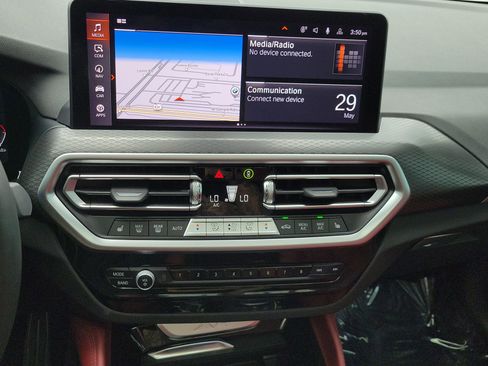 Certified 2025 BMW X4 xDrive30i w/ Premium Package AWD/4WD image 28