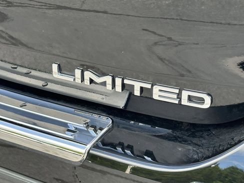 Used 2022 Toyota Highlander Limited FWD image 10