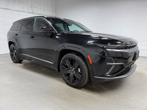 Used 2024 Jeep Wagoneer Launch Edition image 3