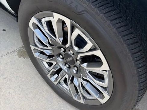 Used 2023 GMC Yukon Denali Ultimate w/ LPO, Floor Liner Package AWD/4WD image 7
