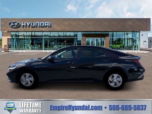 New 2026 Hyundai Elantra SE FWD image 3