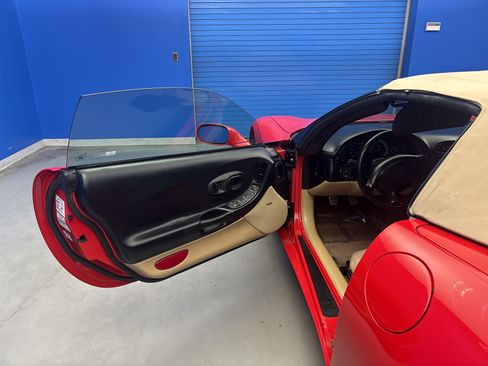 Used 1999 Chevrolet Corvette Convertible w/ Memory Pkg RWD image 9
