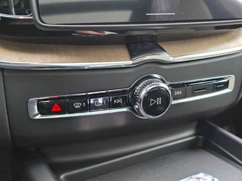 New 2026 Volvo XC60 B5 Plus w/ Climate Package image 33