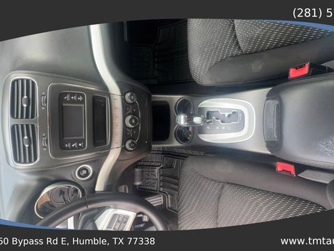 Used 2020 Dodge Journey SE w/ SE Popular Equipment Group FWD image 12
