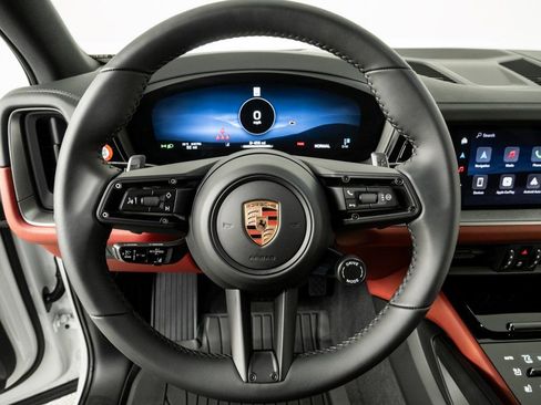 New 2026 Porsche Cayenne Base image 9