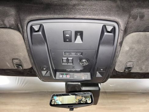 Used 2020 Cadillac Escalade Platinum AWD/4WD image 25
