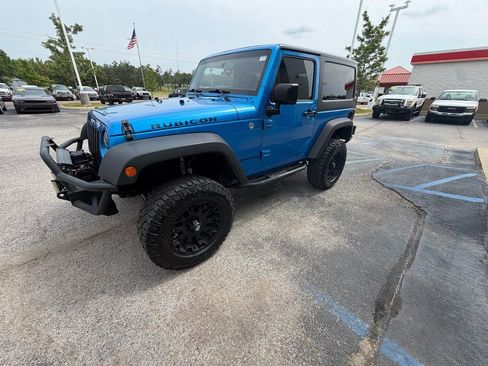 Used 2015 Jeep Wrangler Rubicon w/ Power Convenience Group AWD/4WD image 3