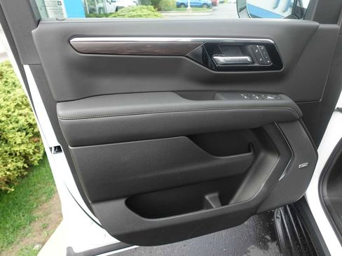 New 2025 Chevrolet Suburban Premier AWD/4WD image 11