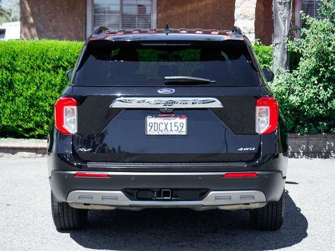 Used 2022 Ford Explorer XLT w/ Equipment Group 202A image 7