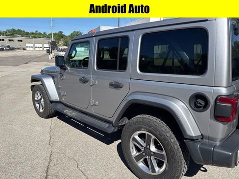 Used 2018 Jeep Wrangler Unlimited Sahara AWD/4WD image 6