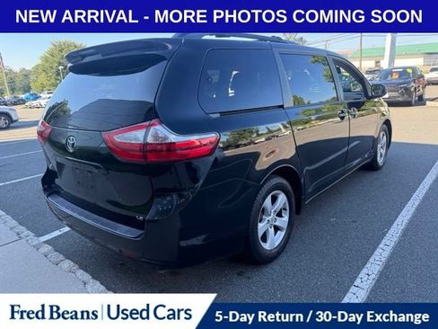 Used 2015 Toyota Sienna LE FWD image 4
