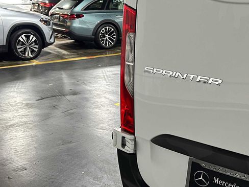 Used 2025 Mercedes-Benz Sprinter 2500 image 15