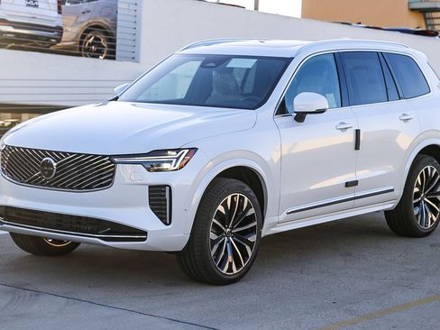 New 2026 Volvo XC90 B5 Plus w/ Protection Package image 3