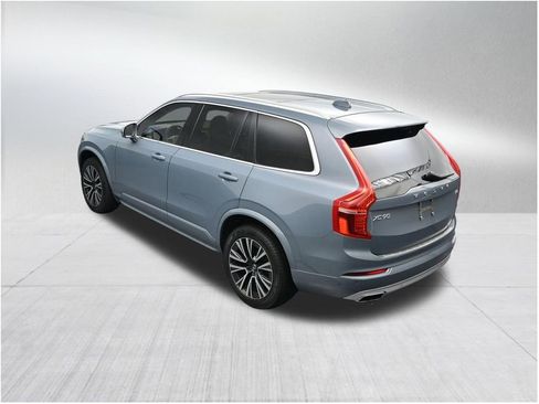 Used 2020 Volvo XC90 T5 Momentum w/ Protection Package Premier FWD image 17