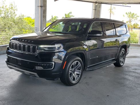 Used 2024 Jeep Wagoneer L Series II RWD image 31