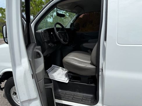 Used 2015 Chevrolet Express 2500 image 10