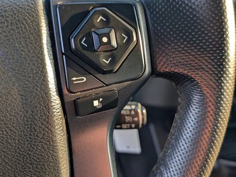 Used 2017 Toyota Tacoma TRD Sport w/ Tow Package image 19