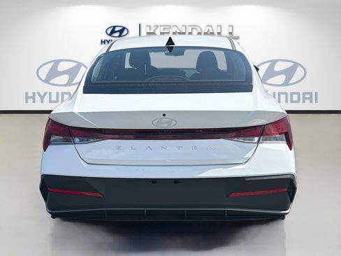 New 2026 Hyundai Elantra SE FWD image 5
