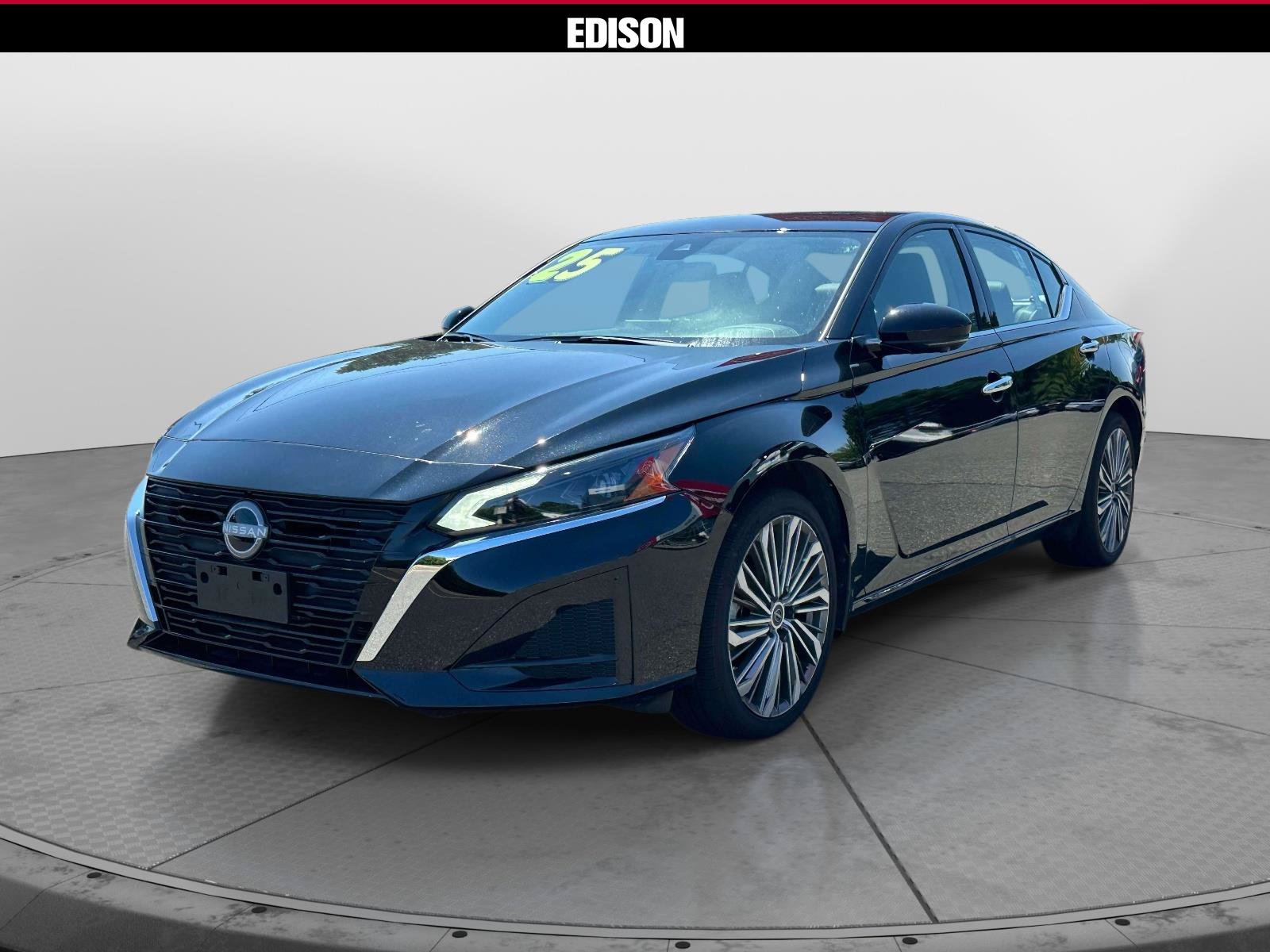 Used 2025 Nissan Altima 2.5 SL AWD/4WD image 2