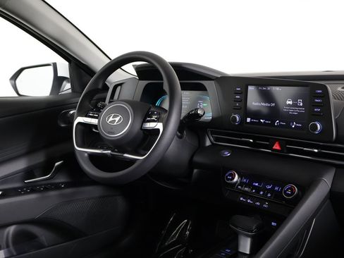 Used 2025 Hyundai Elantra Blue image 24