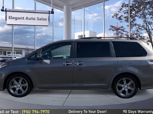 Used 2017 Toyota Sienna SE w/ SE Preferred Package image 8