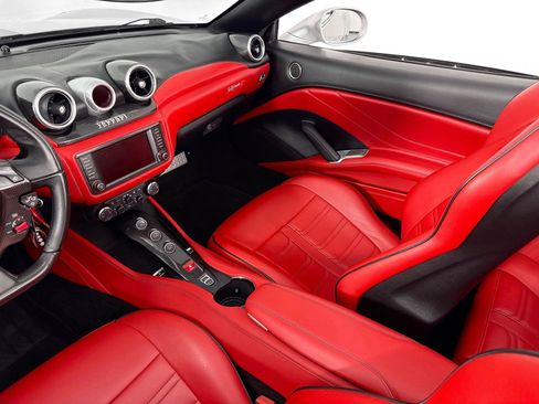 Used 2015 Ferrari California T RWD image 23