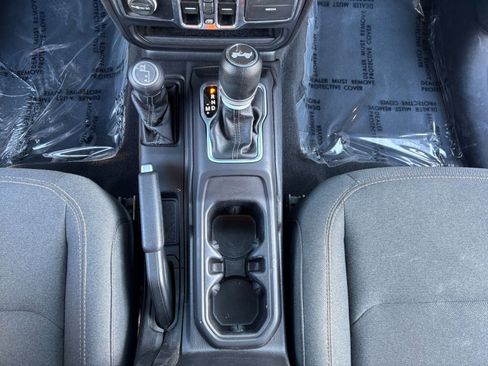 Used 2025 Jeep Wrangler Unlimited Sahara AWD/4WD image 41
