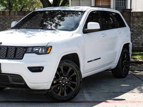Used 2019 Jeep Grand Cherokee Altitude image 13