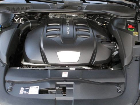 Used 2014 Porsche Cayenne Diesel Platinum Edition image 27