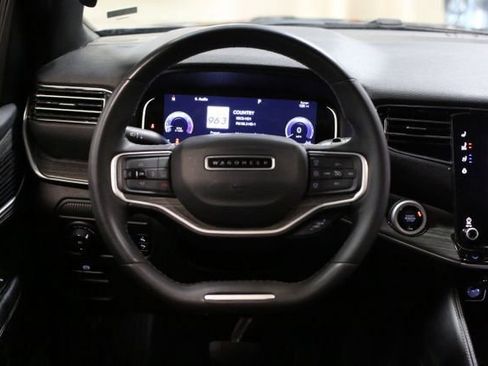 Used 2023 Jeep Wagoneer L Series II image 17