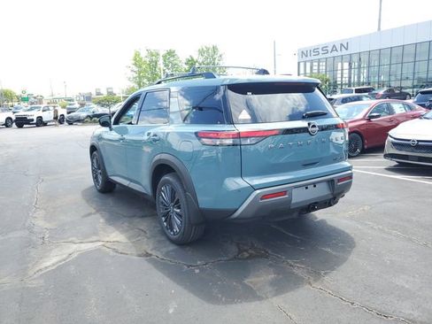 New 2026 Nissan Pathfinder SL w/ SL Premium Package AWD/4WD image 5