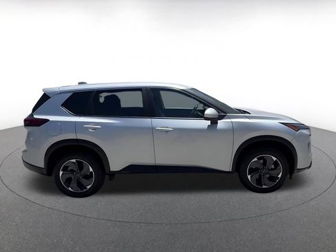 Used 2025 Nissan Rogue SV FWD image 16