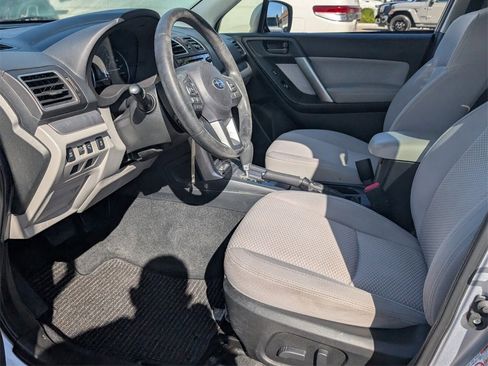 Used 2017 Subaru Forester 2.5i Premium image 11