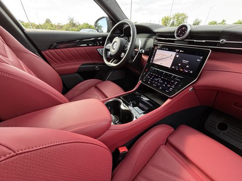 Used 2025 Maserati Grecale Folgore AWD/4WD image 33