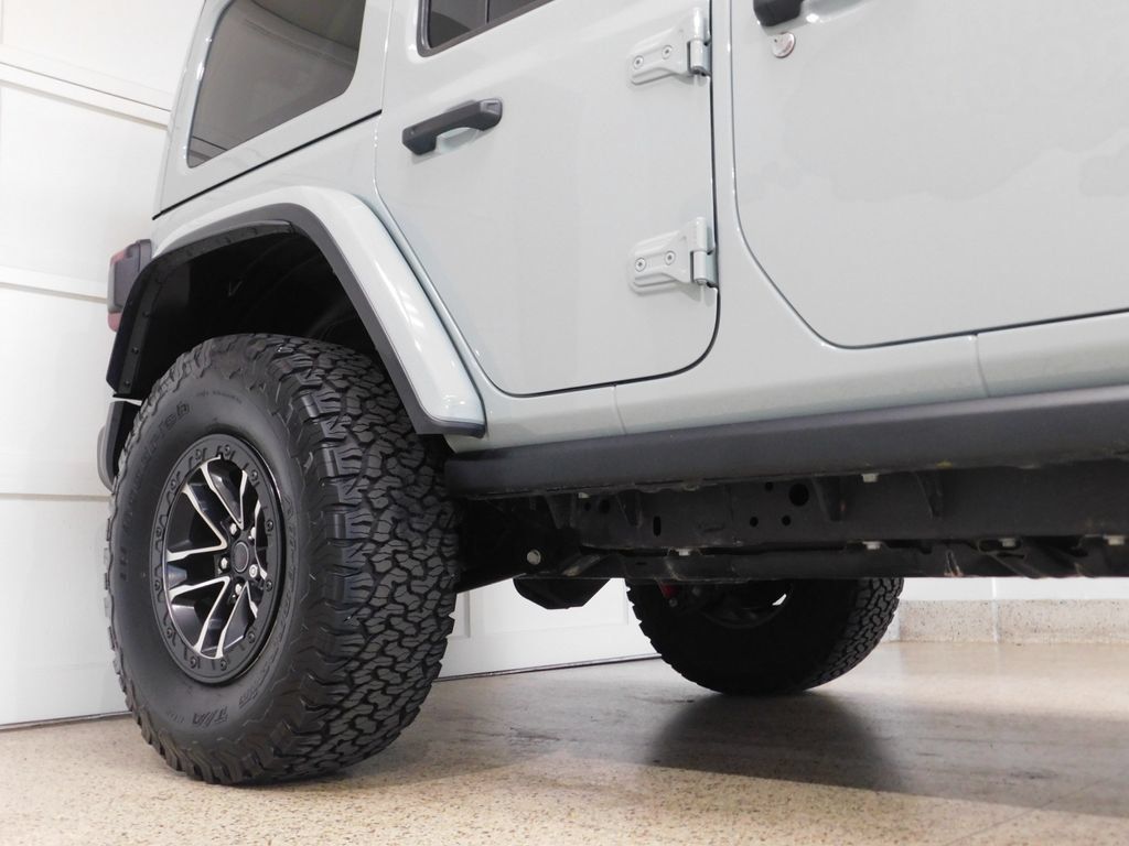 Used 2024 Jeep Wrangler Unlimited Rubicon AWD/4WD image 10