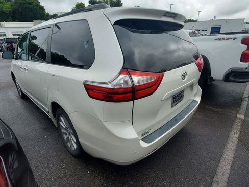Used 2017 Toyota Sienna XLE w/ XLE Navigation Package AWD/4WD image 9