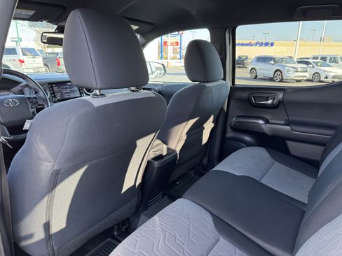 Used 2021 Toyota Tacoma TRD Sport image 31