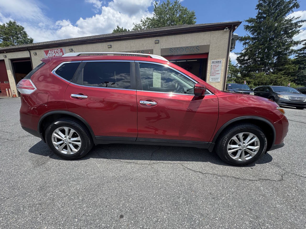 Used 2016 Nissan Rogue SV w/ SV Premium Package AWD/4WD image 9