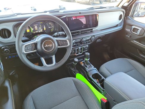 Used 2025 Jeep Wrangler Unlimited Sahara w/ Safety Group image 18