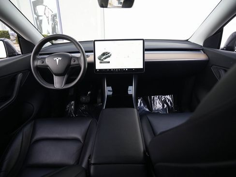 Used 2020 Tesla Model Y Long Range image 37