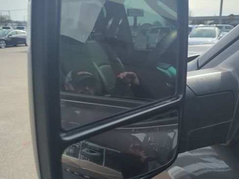 Used 2024 RAM 2500 Tradesman w/ Chrome Appearance Group image 18