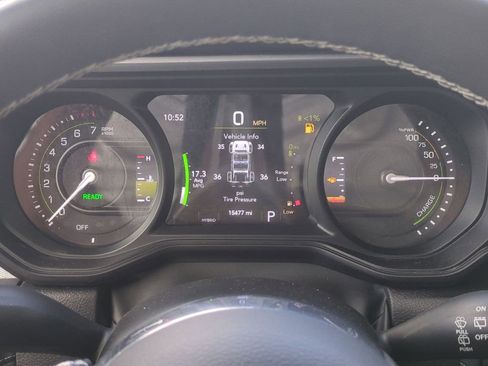Used 2025 Jeep Wrangler Unlimited Sahara AWD/4WD image 28