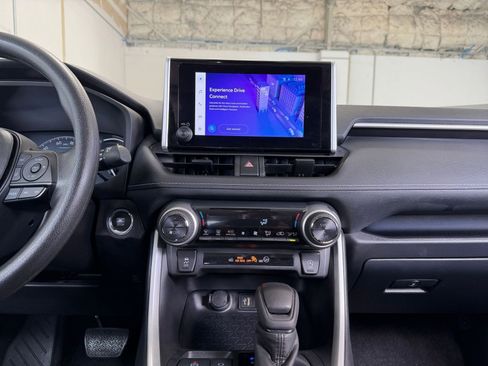 Used 2025 Toyota RAV4 XLE image 17