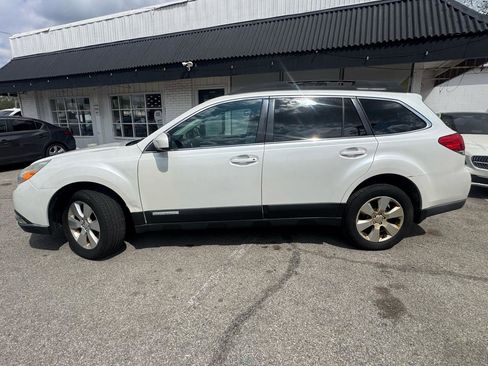 Used 2011 Subaru Outback 2.5i Premium AWD/4WD image 3