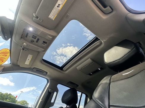 Used 2020 Cadillac Escalade ESV Luxury AWD/4WD image 21