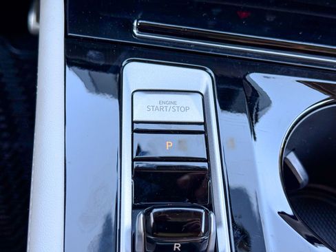 Used 2024 Volkswagen Atlas SEL Premium R-Line image 30