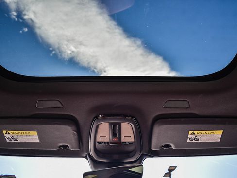 Used 2023 Volvo V60 B5 Cross Country Ultimate w/ Climate Package image 16