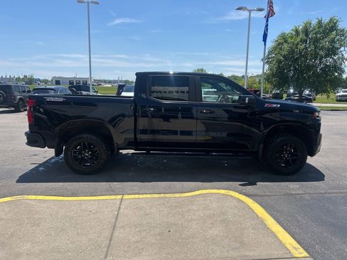 Used 2021 Chevrolet Silverado 1500 LT Trail Boss w/ Convenience Package II AWD/4WD image 2