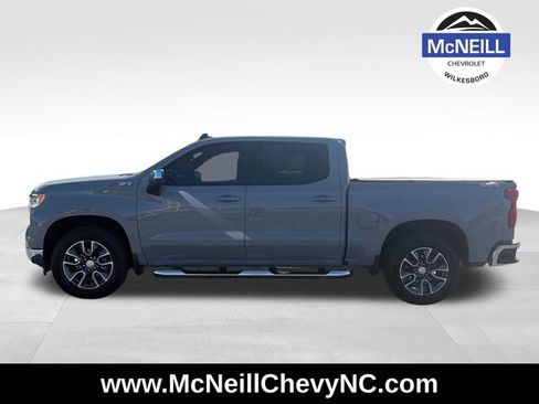 Used 2024 Chevrolet Silverado 1500 LT w/ Z71 Off-Road Package AWD/4WD image 4