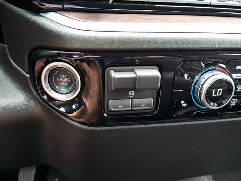 Certified 2026 GMC Sierra 1500 SLT AWD/4WD image 24